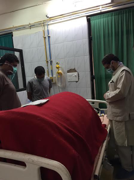 Mirwaiz, Bilal Lone visit injured truck driver at Safdarjang hospital